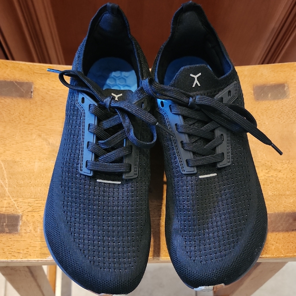 EUC Flux Adapt Runner Women's Black Sneakers